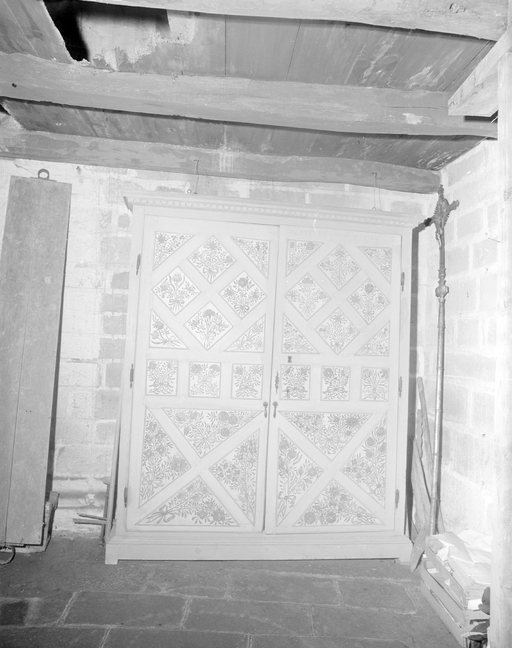 Armoire à bannières, chapelle Saint-Tugen (Primelin)