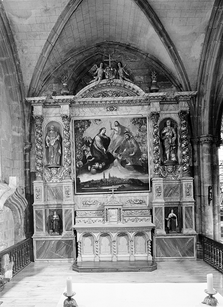 Autel, retable, tabernacle, gradins d'autel (2) (autel secondaire, autel tombeau, retable architecturé) : du Rosaire, cathédrale de Saint-Paul-Aurélien (Saint-Pol-de-Léon)