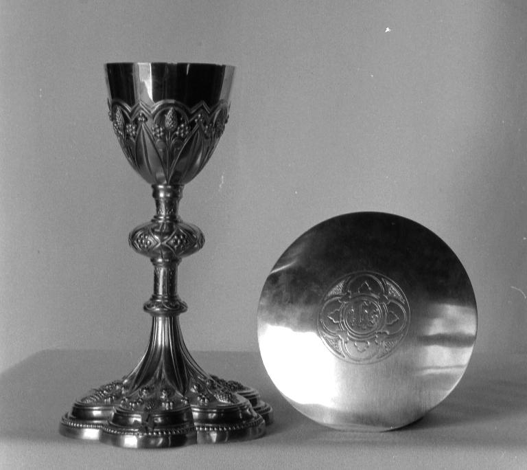 Calice, patène (3), église paroissiale Saint-Barnabé (Langoëlan)