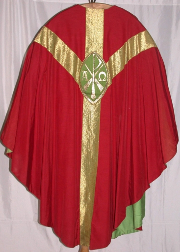 Ornement rouge 1 : chasuble, étole