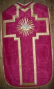 Ornement rouge 2 : chasuble, étole, voile de calice et bourse de corporal