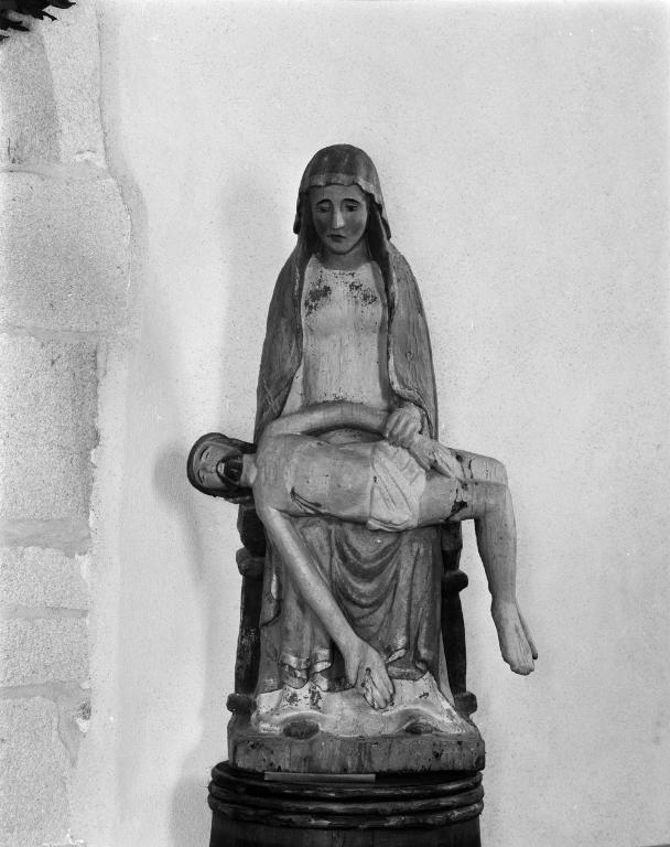 Statue (d'applique, petite nature) : Vierge de Pitié, chapelle Saint-Laurent (Séné)