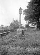 Calvaire édicule (calvaire extérieur), église paroissiale Saint-Caradec (Saint-Caradec-Trégomel)