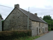 Alignement de maisons, la Ville (Paimpont)