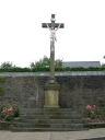 Croix monumentale, place des Anciens Combattants (Saint-Père-Marc-en-Poulet)