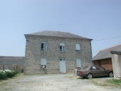 Ancienne école primaire de garçons, actuellement maison, R.D. 397 (Romazy)