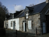 Alignement de maisons, la Guermondière (Saint-Pierre-de-Plesguen fusionnée en Mesnil-Roc'h en 2019)