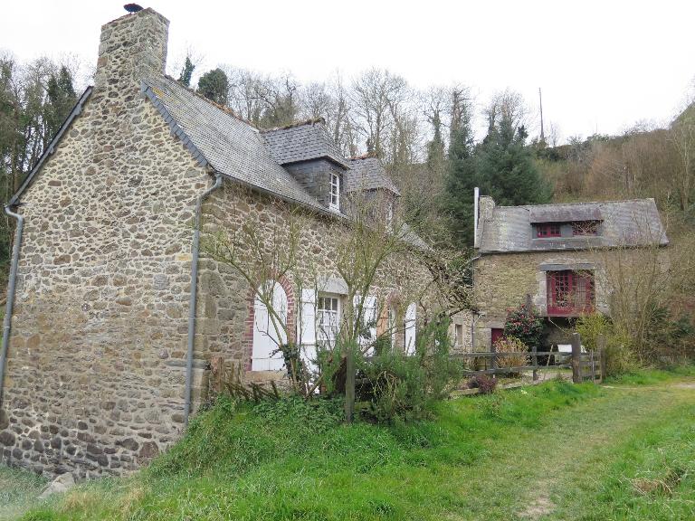 Les moulins (Saint-Lormel)