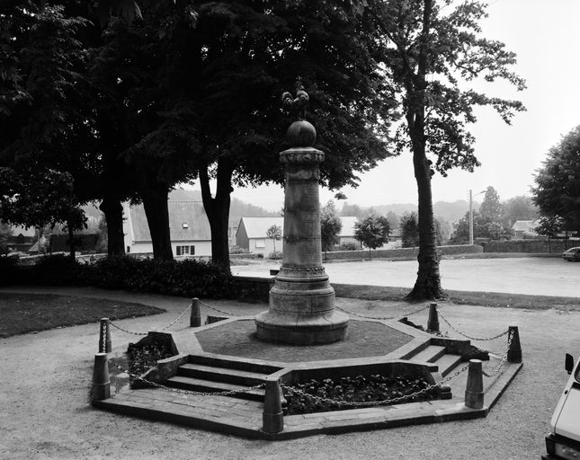 Monument aux morts de la Première Guerre Mondiale, rue Lucien Briend (Josselin)