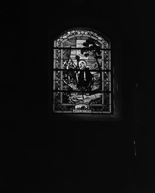 Verrières (7) (verrière à personnages, verrière décorative), église paroissiale Sainte-Croix (La Croix-Helléan)