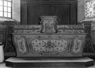 Autel (maître-autel), armoire aux saintes huiles (meuble de rangement pour objets liturgiques), tabernacle, gradins d'autel (2), église paroissiale Saint-Joseph (Audierne)