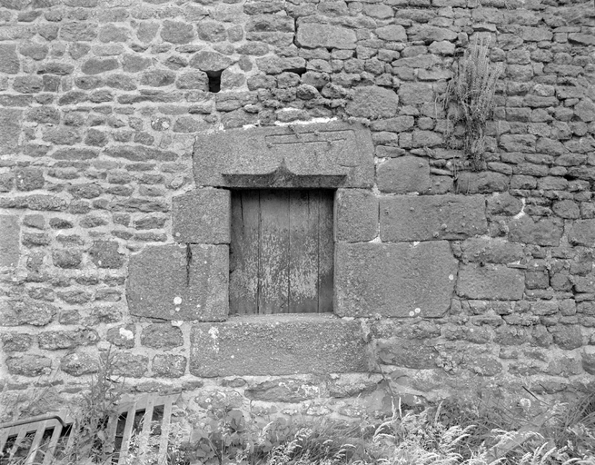 Les maisons et fermes de la commune de Bazouges-la-Pérouse