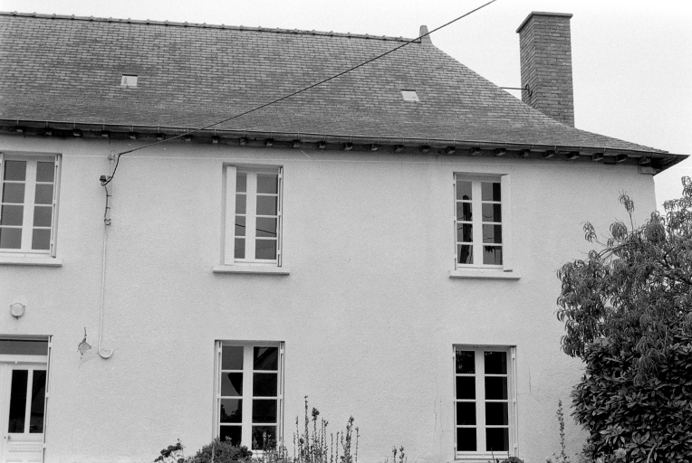 Presbytère, place de l'Eglise (Chevaigné)