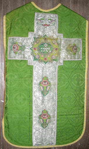 Ornement vert : chasuble, étole, manipule et voile de calice
