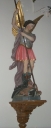Statue sur socle : saint Michel terrassant le dragon