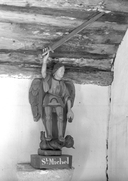 Statue (demi-nature) : saint Michel terrassant le dragon, chapelle Saint-Symphorien (Gourin)