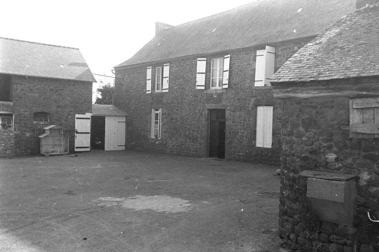 Ferme ancien manoir, la Salle (Saint-Symphorien)