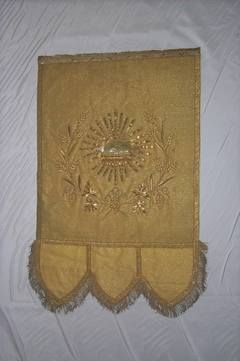 Voile d'exposition du saint sacrement 1 (Maure-de-Bretagne fusionnée en Val d'Anast en 2017)