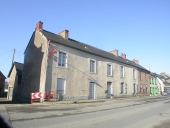 Ancienne gendarmerie, 53-55-57 rue Nationale (Saint-Domineuc)