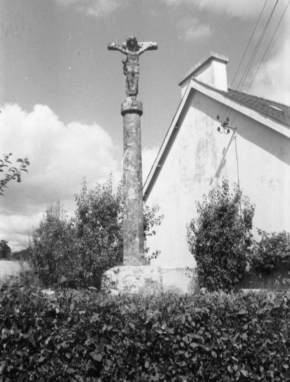 Croix de chemin, Haut Kergoff (Saint-Thois)