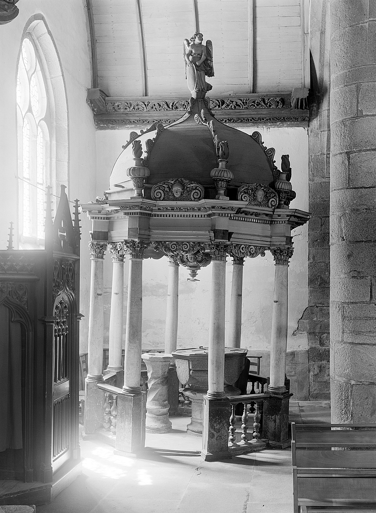 Baldaquin des fonts baptismaux, fonts baptismaux, église paroissiale Notre-Dame-de-Croas-Batz (Roscoff)