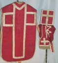 Ornement rouge 3 : chasuble, étole, bourse du corporal, voile du calice