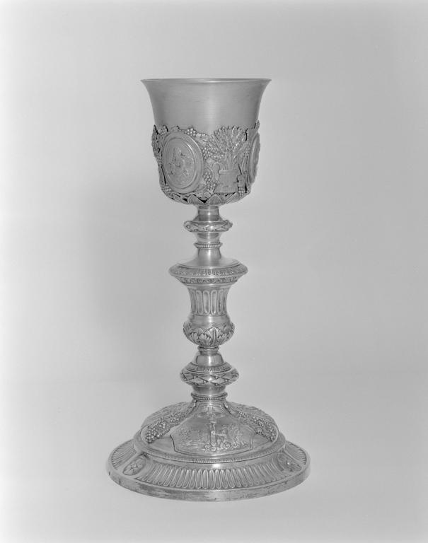 Calice (2), prieuré Notre-Dame, église paroissiale, mairie (Île-d'Arz)