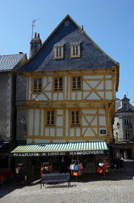 Maison, 1 rue Saint-Salomon ; 5 place Henri IV (Vannes)