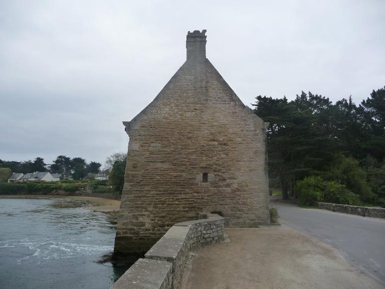 Moulin à marée, puis restaurant, puis dancing, actuellement lieu d'exposition de Pen Castel (Arzon)