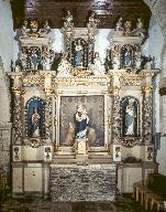 Ensemble de l'autel secondaire sud : autel, retable, tabernacle, 2 gradins d'autel, église Saint-Pierre (Lanouée fusionnée en Forges de Lanouée en 2019)