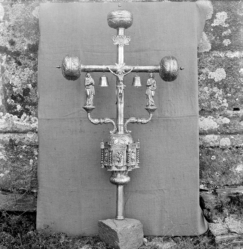 Croix de procession, église paroissiale Saint-Jérôme (Cast)