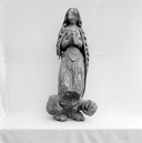 Statue (demi-nature, d'applique) : sainte Marguerite, chapelle Notre-Dame-de-la-Clarté (Plonévez-Porzay)