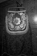 Chape, chasuble, étole, voile de calice, église paroissiale Notre-Dame (Pocé-les-Bois)