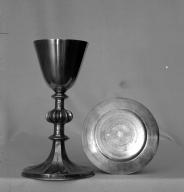 Calice, patène, église paroissiale Saint-Pierre, Saint-Paul (Neulliac)