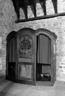 Confessionnal, église paroissiale Saint-Pierre, Saint-Paul (Caulnes)