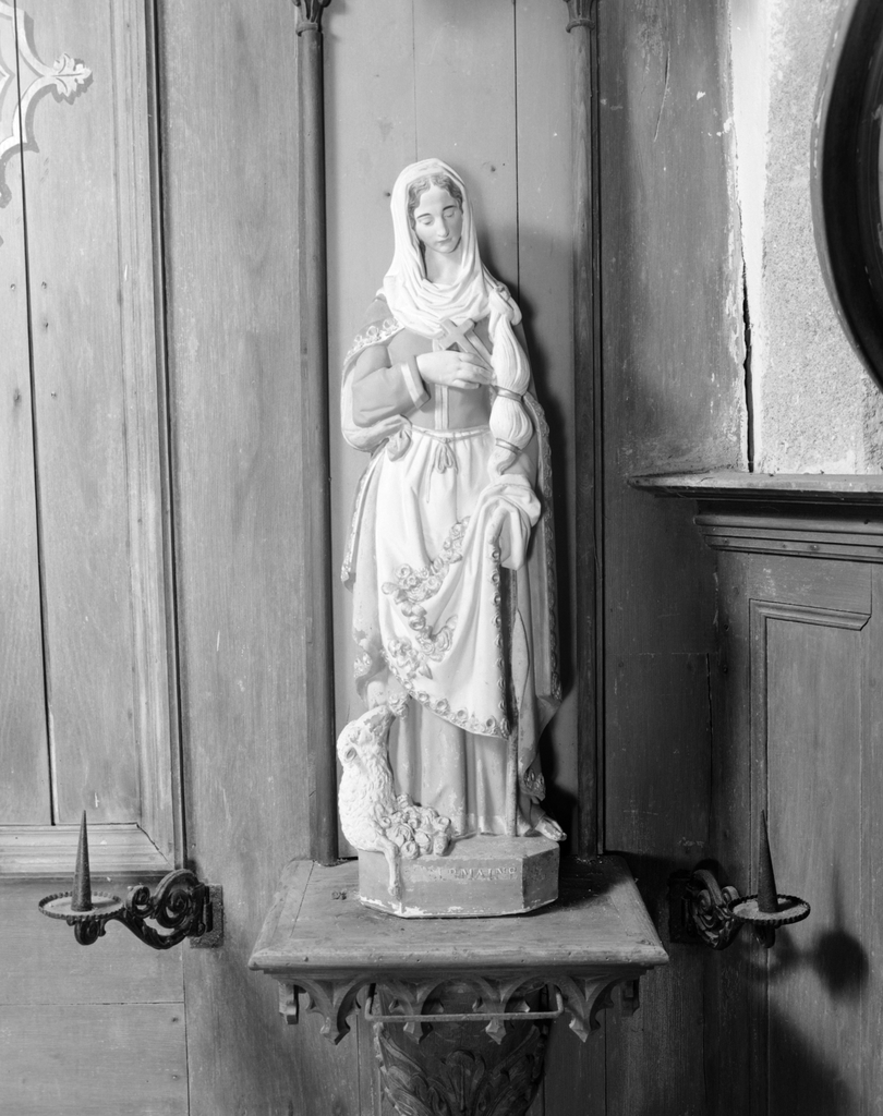 Statue (petite nature) : sainte Germaine, chapelle Saint-Aubin (Pont-Scorff)