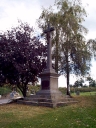 Croix monumentale, R.D. 8 ; voie ferrée Saint-Malo-Rennes, la Hirlais (Baguer-Morvan)