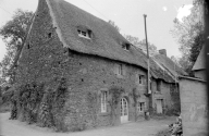 Alignement de maisons, le Mesnil des Aulnays (Plerguer)