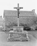 Croix monumentale, rue du Calvaire (Saint-Servant-sur-Oust)