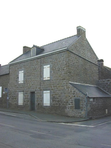 Maison, 18 Grande Rue de la Poste (Saint-Coulomb)