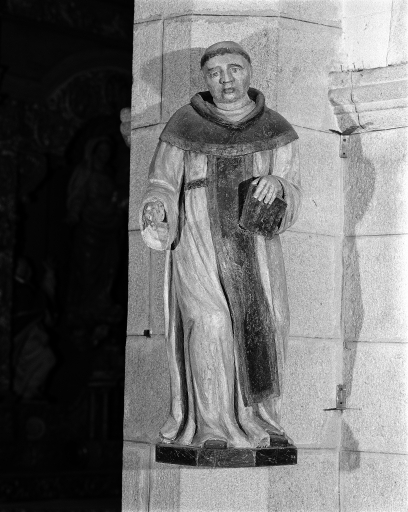 Statue d'un religieux (saint Dominique), église paroissiale Saint-Pérec (Lopérec)