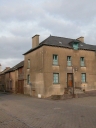 Ancien café, 1 place du Bourg (Le Verger)
