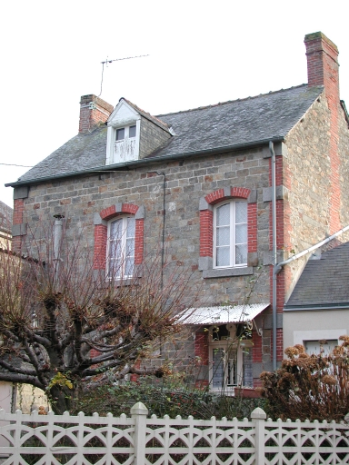 Maison, 2bis rue des Sports (Combourg)
