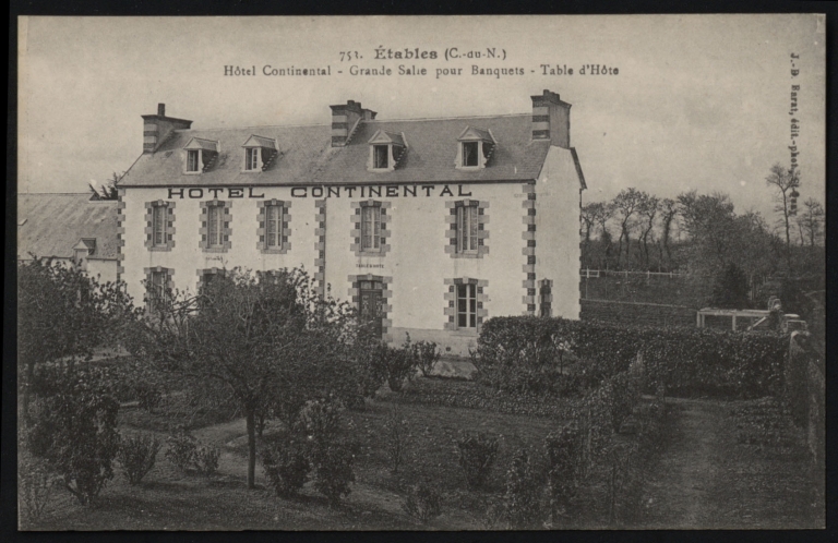 Ancien Hôtel de voyageurs dit Hôtel Continental, actuellement maison, rue de la République ; allée du Stade (Etables-sur-Mer fusionnée en Binic-Etables-sur-Mer en 2016)