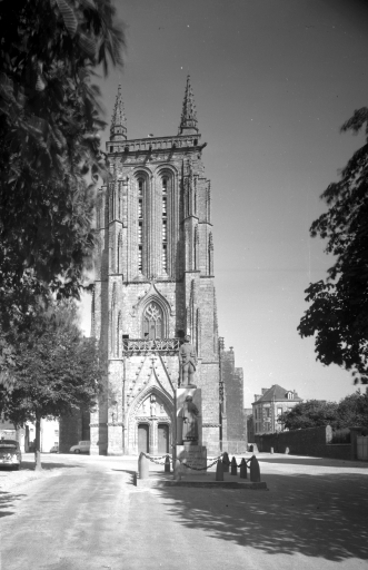 Collégiale Saint-Trémeur, place de Verdun (Carhaix-Plouguer)