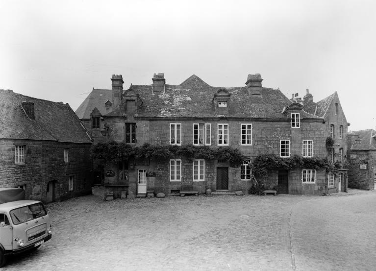 Maison, place de l'Eglise (Locronan)