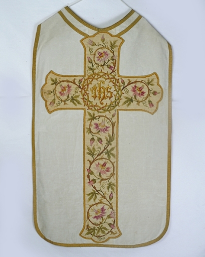 Ornement blanc 3 : chasuble, étole, voile de calice