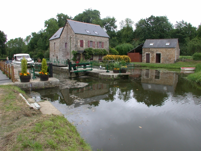 Moulin à farine de Boutron, actuellement maison, Ecluse de Boutron (Calorguen)