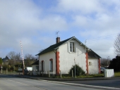Maison de garde-barrière, avenue de la Libération ;  place Joseph Hubert (Combourg)