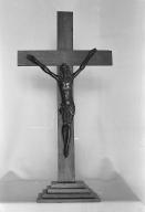 Croix d'autel (2), église paroissiale Notre-Dame (Essé)